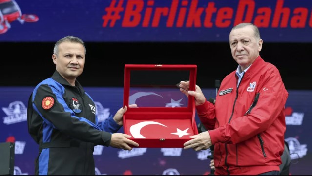 Gözler 00.49'da! İlk Türk astronot Alper Gezeravcı'nın uzaya fırlatılması için geri sayım başladı