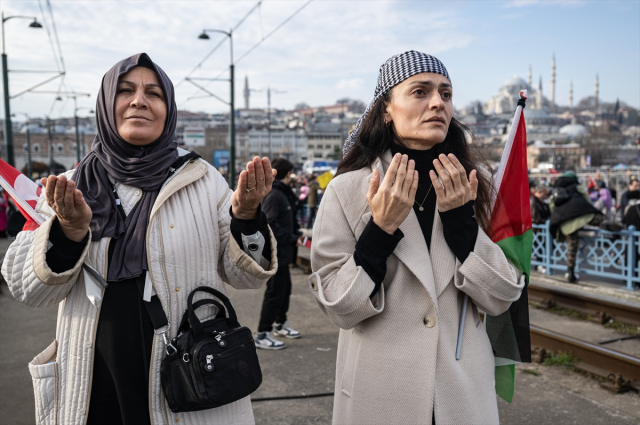 Yılın ilk gününde Galata'dan tarihi mesaj! İşte yürüyüşe katılan kişi sayısı