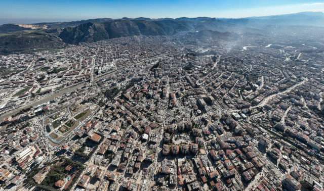 Hatay'da depremin ortaya çıkardığı hasar 1 yıl sonra böyle görüntülendi