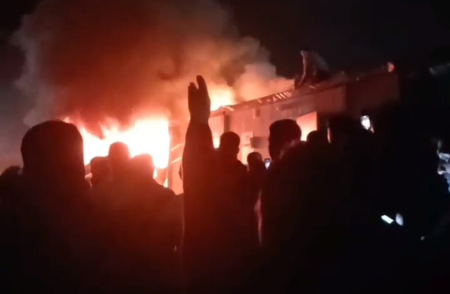 Hatay'da depremzedelerin yaşadığı konteyner kentte korkutan yangın