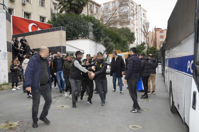 Küçükçekmece'de AK Parti'nin seçim çalışmasında düzenlenen silahlı saldırıya ilişkin suça sürüklenen 3 çocuk tutuklandı