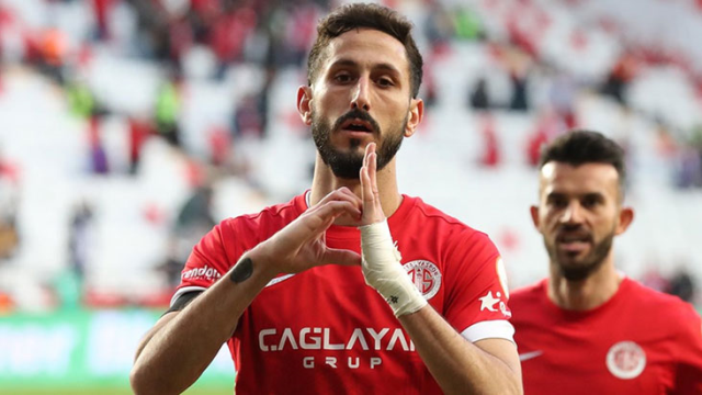 Antalyaspor, yaptığı gol sevinciyle sınır dışı edilen İsrailli futbolcusunu geri çağırdı