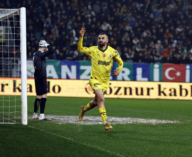 Kanarya geriden gelip kazandı! Fenerbahçe, Çaykur Rizespor'u deplasmanda 3-1 yendi