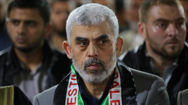 İsrail ordusu, Hamas liderinin ailesiyle tünellerde ilerlediği görüntüleri paylaştı