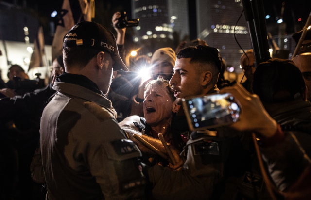 İsrail'de binlerce kişi Netanyahu hükümetini protesto etti