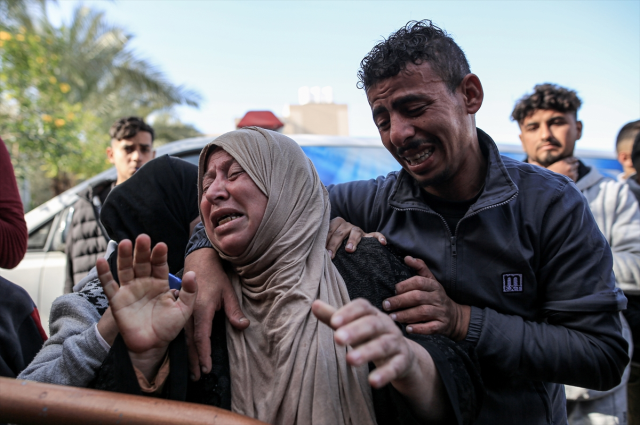 İsrail'de binlerce kişi Netanyahu hükümetini protesto etti