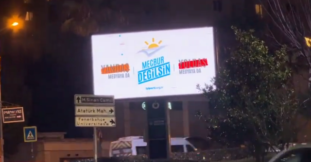 Battal İlgezdi isyan bayrağı açtı! İYİ Parti'nin engellenen afişlerini billboardlarda yayınladı