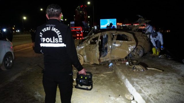 150 metre yükseklikten dere yatağına düşen otomobilde 1 polis hayatını kaybetti, 1 komiser yaralandı