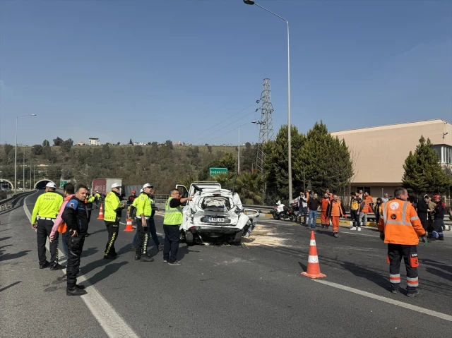 İki tır arasında kalan otomobil kağıt gibi ezildi, sürücü feci şekilde can verdi