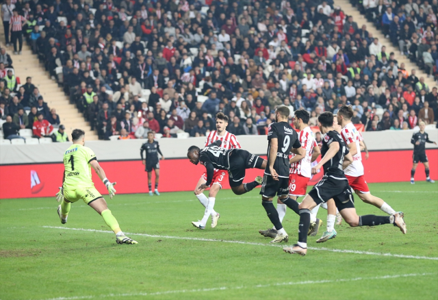 Beşiktaş, Antalyaspor'u 2-1 yenerek çeyrek finale yükseldi