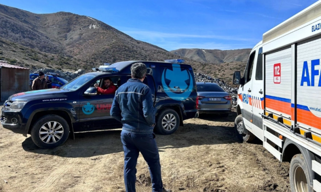 Elazığ'da maden ocağında göçük! 2 kişi toprak altında kaldı, ekipler olay yerinde