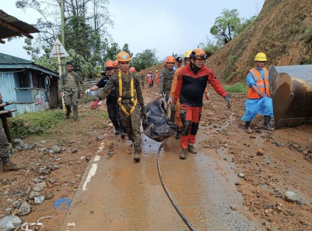 Filipinler, sağanak yağışa teslim: Toprak kaymasında 45 yaralı, 41 kayıp