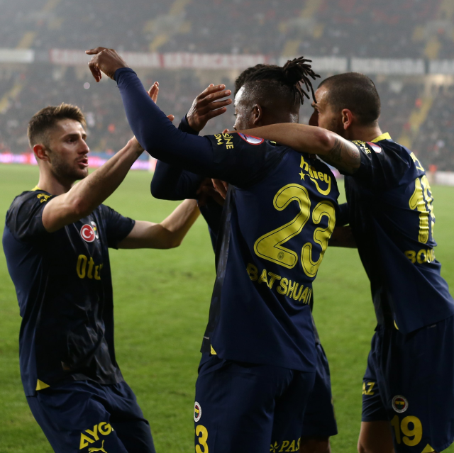 Gaziantep FK'yı deplasmanda 2-0 yenen Fenerbahçe Türkiye Kupası'nda çeyrek finale kaldı