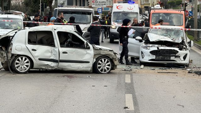 Alanya'da zincirleme kaza: 2 ölü, 3 yaralı