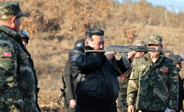 Kuzey Kore Lideri Kim Jong-un, askerlere savaş hazırlıklarını artırma emri verdi