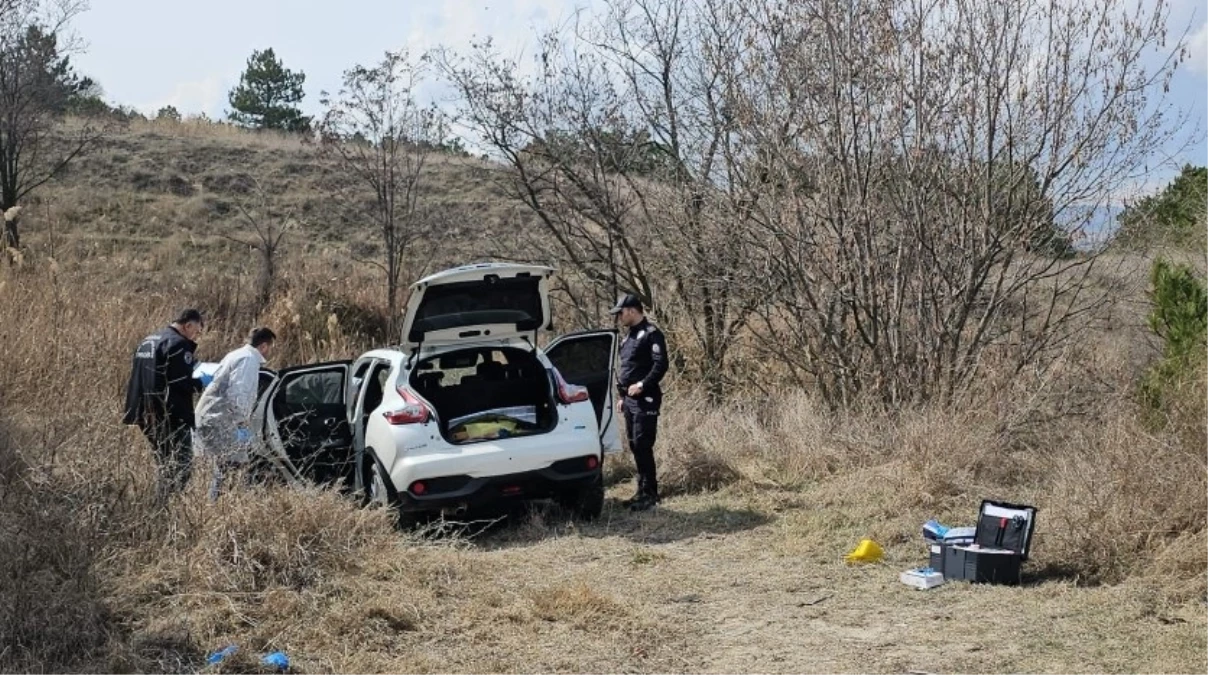 Boşanma aşamasında olduğu eşini vurduktan sonra intihar etti