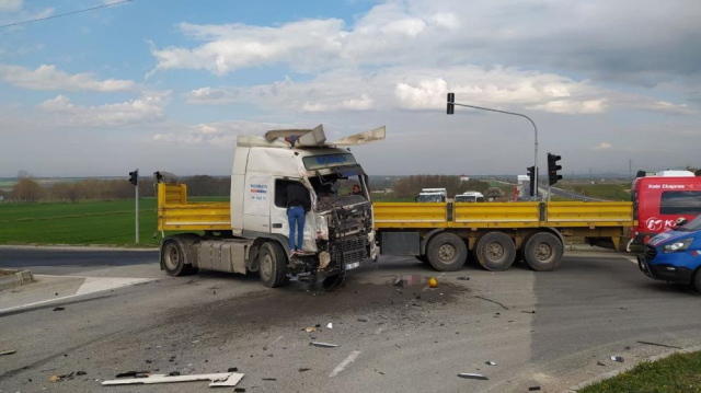 Tekirdağ'da tır, yolcu minibüsüne çarptı: 5 kişi öldü, 10 kişi yaralandı