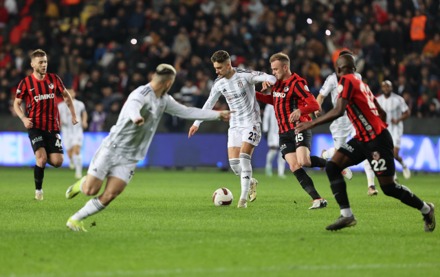 Kara Kartal ağır yaralı! Beşiktaş, Gaziantep FK'ye deplasmanda 2-0 yenildi