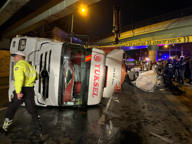 Bakırköy'de dorsesinin devrilmesi sonucu 4 kişinin ölümüne neden olan tırın sürücüsü tutuklandı