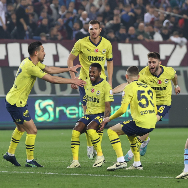 Dev maçın galibi Kanarya! Fenerbahçe, Trabzonspor'u deplasmanda 3-2 yendi