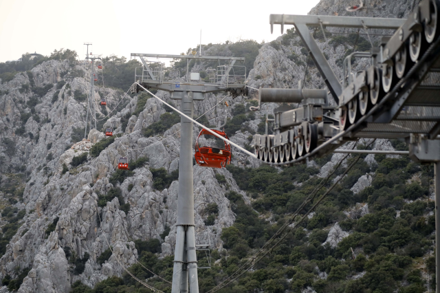 Antalya'daki teleferik kazasından 5 gün sonra 36 kabin yere indirildi