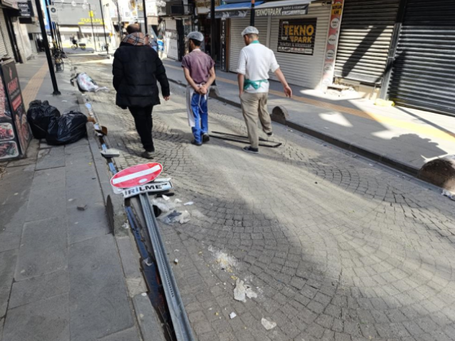 Van'da mazbata gerilimi sürüyor! Protestolara katılan Erkan Baş'a polisten gazlı müdahale