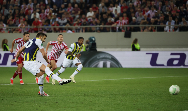 Tur İstanbul'a kaldı! Fenerbahçe, Olympiakos'a deplasmanda 3-2 yenildi