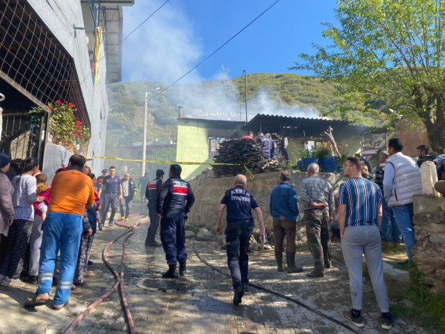 2 yaşındaki çocuk tek başına olduğu evde alevlerin arasında kalarak can verdi