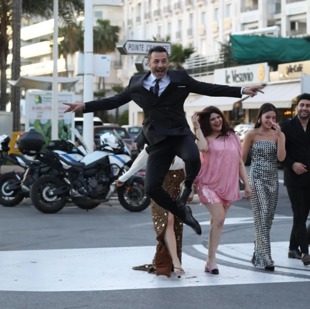 Kızılcık Şerbeti ekibi Cannes'da! Feyza Civelek'in kombini alay konusu oldu