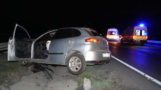 Kaza yapanlara yardım etmek isterken canından oldu