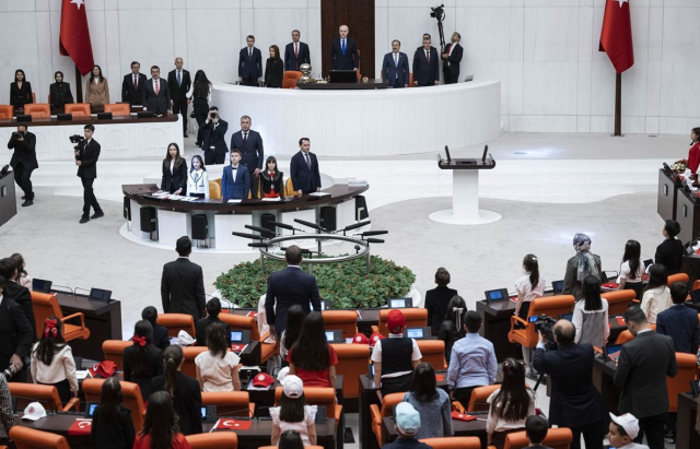 Meclis'te söz çocukların! Kurtulmuş'un önergesine hayır oyu verdiler, kahkahalar havada uçuştu