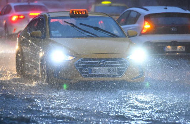 Meteoroloji'den 34 il için gök gürültülü sağanak uyarısı