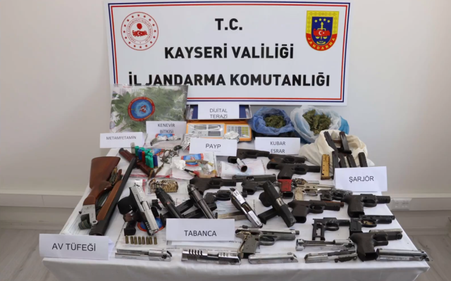 Zehir tacirlerine Narkoçelik-16 darbesi! 700 kilogram uyuşturucu ele geçirildi