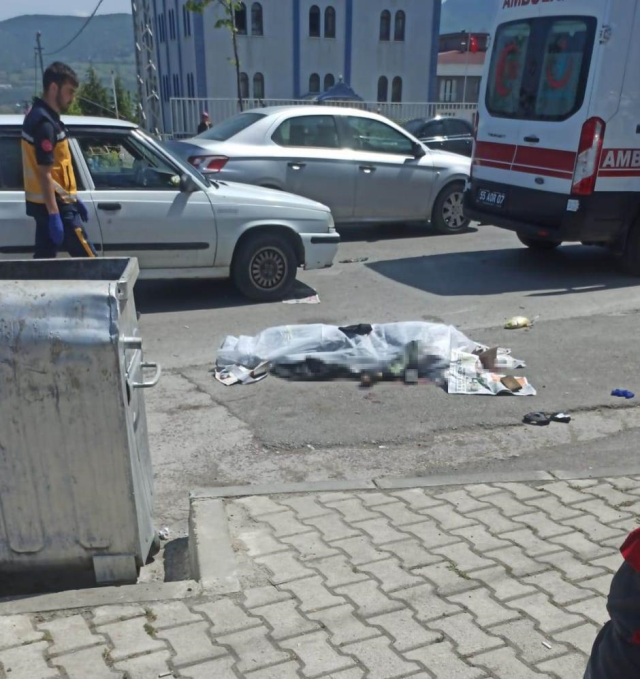 Feci kaza motokuryeyi hayattan kopardı! Başını çöp konteynerine çarptı